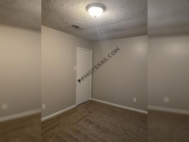 Foto del edificio - 7802 Lassie Ln