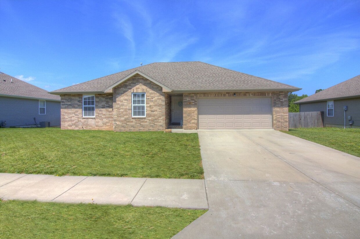 Foto principal - 3 Bedroom, 2 Bathroom in Nixa!