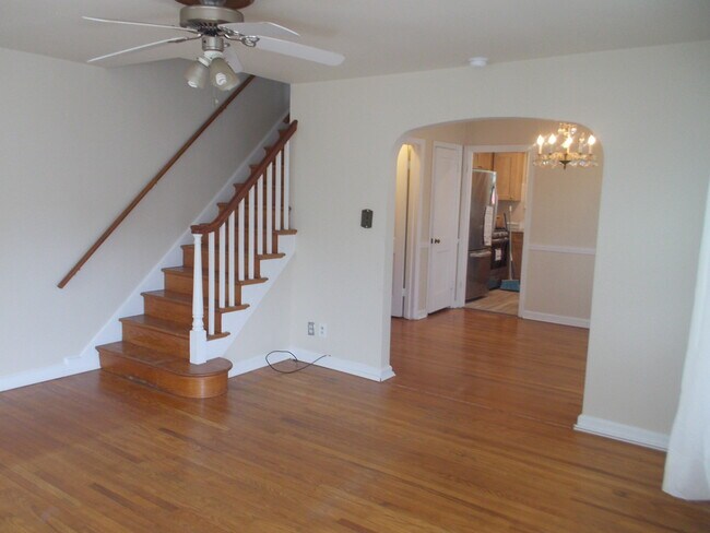 Sala de estar - 216 Bailey Rd