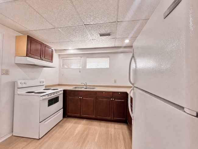 Building Photo - 1 BED - 1 BATH - MISSISSAUGA - BASEMENT