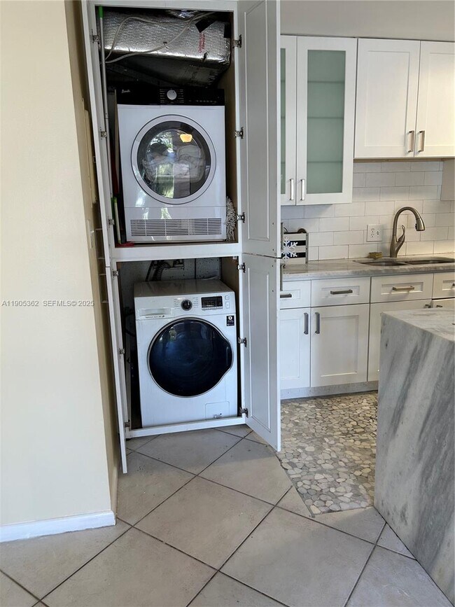 Foto del edificio - 600 Executive Center Dr