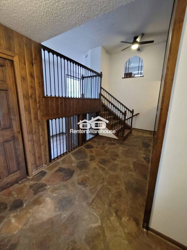 Building Photo - Available April 28th 4 Bedroom 3 Bath Single Family Home in Eden Prairie