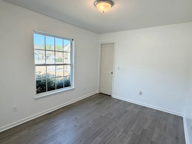 Foto del edificio - Spacious 5-bedroom, 3-bath home!