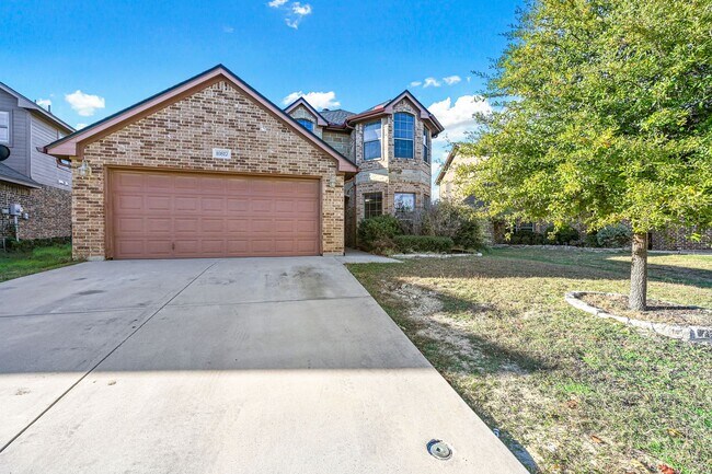 Building Photo - Beautifully Updated 4 bedroom 2.5 bath in ...