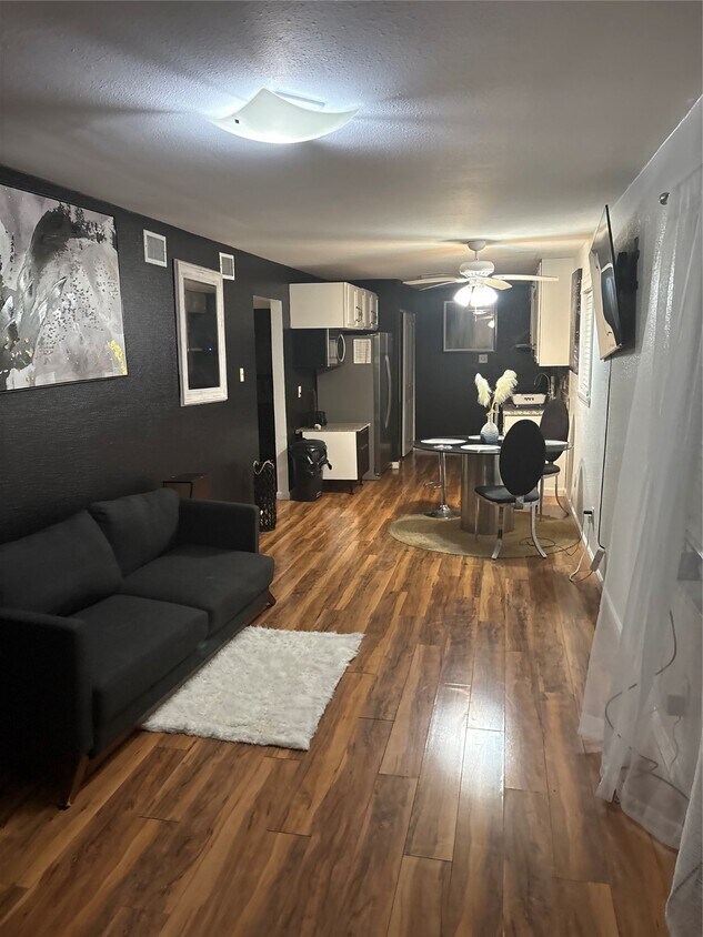 Foto principal - 2201 Nettleton St