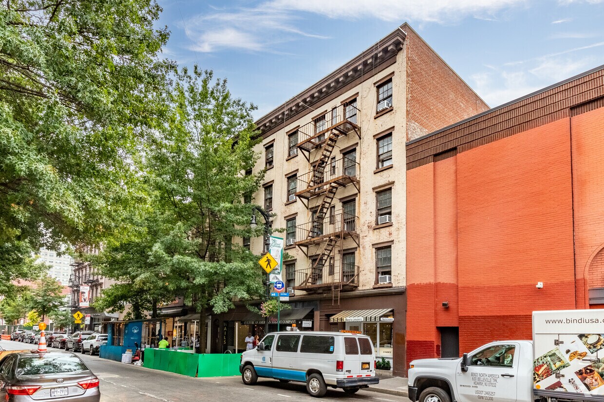 Primary Photo - 58-60 W 8th St