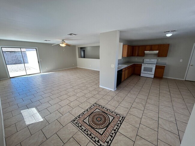 Foto del edificio - 4 Bed / 2 Bath Single Level El Mirage Home...