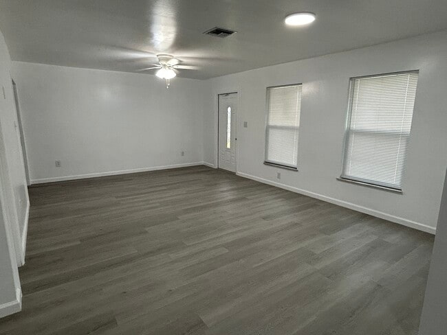 Building Photo - 329 W Aztec Ave