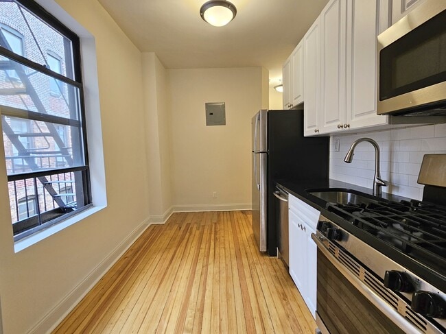 Building Photo - 652 W 163rd St