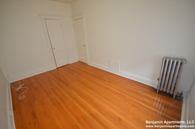 Building Photo - 127 Sutherland Rd