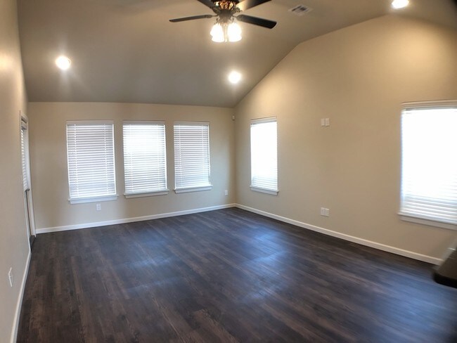 Building Photo - 6521 Bentwood Dr