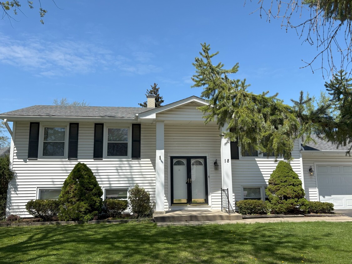 Primary Photo - 18 Marquette Pl