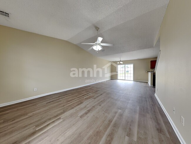 Foto del edificio - 15 Beacon Ln