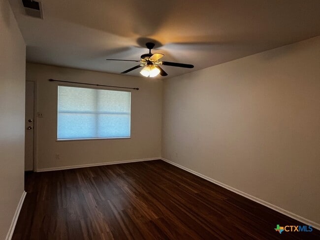 Building Photo - 4704 Evergreen Ln