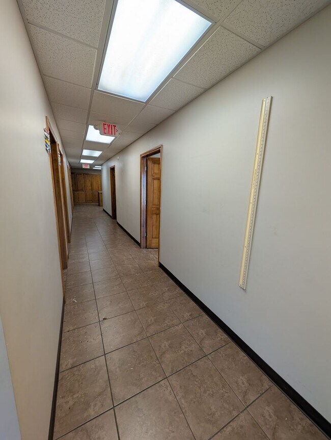 Building Photo - Prime Professional Medical/Office Space in Pryor