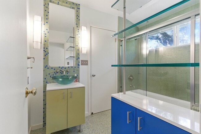 Building Photo - Gorgeous 4 bedroom home in Greenbrae with ...