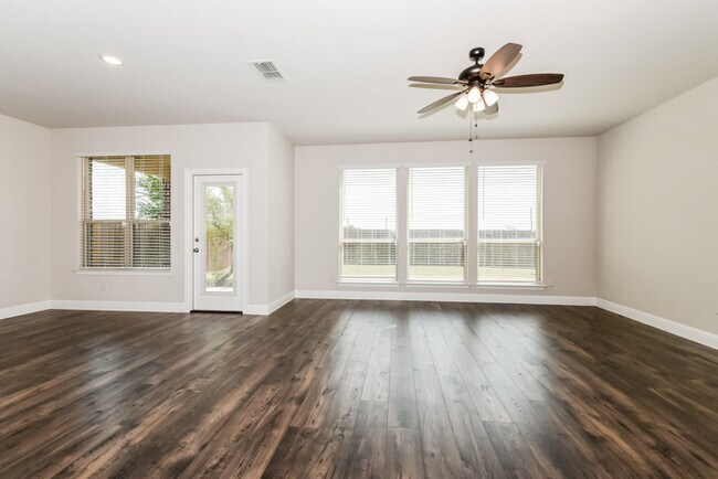 Foto del edificio - 924 Honey Locust Dr