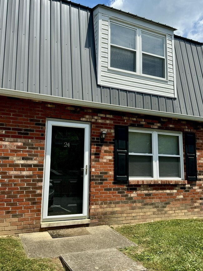 Building Photo - 6820 Linville Dr