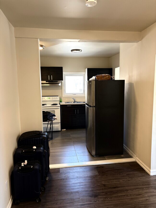 Photo du bâtiment - 114 Hess St S