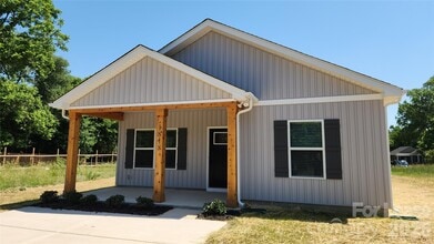 Building Photo - 1818 E Greenbriar Rd