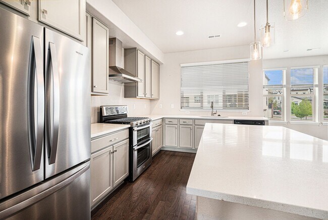 Foto del edificio - Stunning Solterra Townhome with Spacious B...
