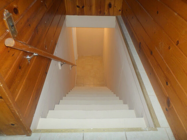 Building Photo - Lovely Ranch house available