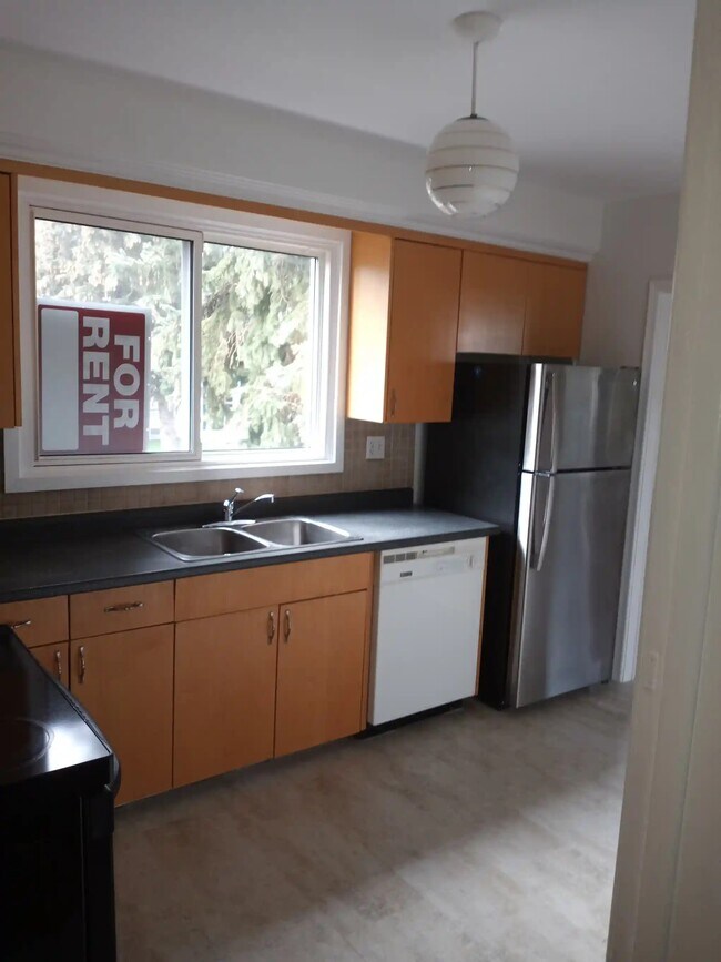 2ND FLOOR UNIT - 413 Arlington Av