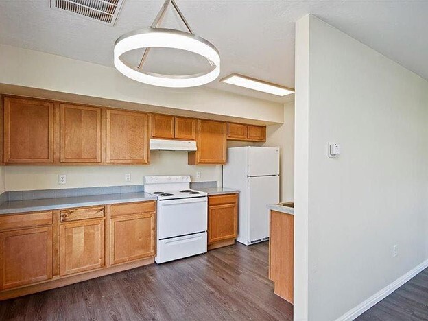 Foto del edificio - 1270 N Stephanie Ln