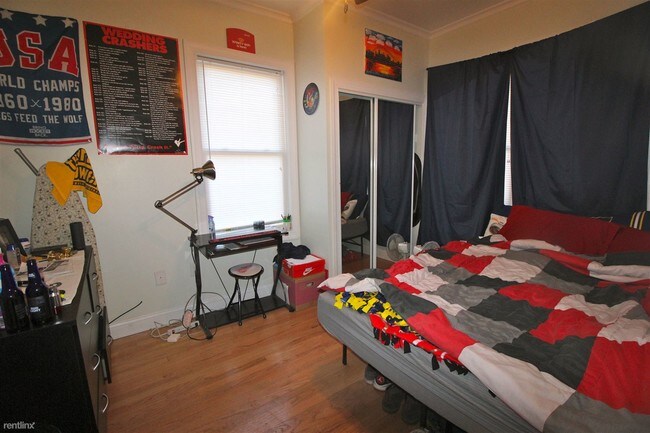 Building Photo - 4 br, 2.5 bath  - 910 S Main St # 2 #2