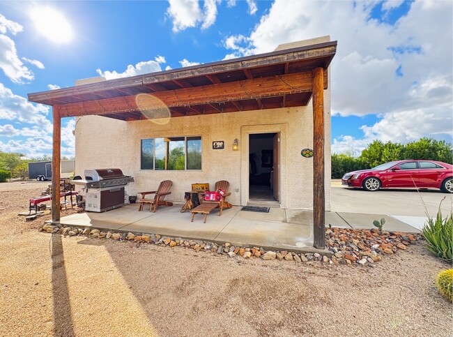 Building Photo - 1033 E Irvine Rd