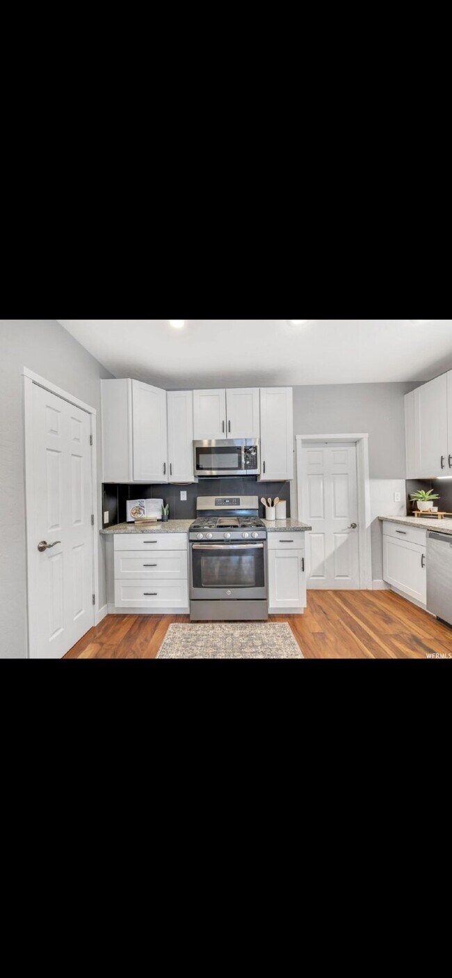Building Photo - Contemporary 2-Bed Home with 1248 Sq. Ft. ...