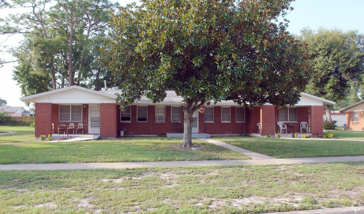 Primary Photo - 1041-1045 Fern Ave