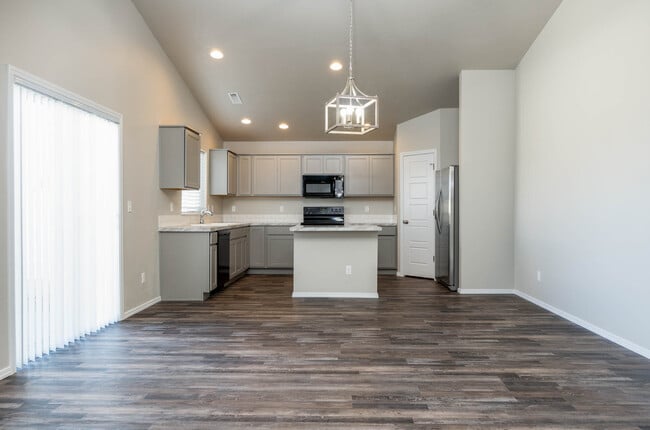 Building Photo - 11886 W Box Canyon St