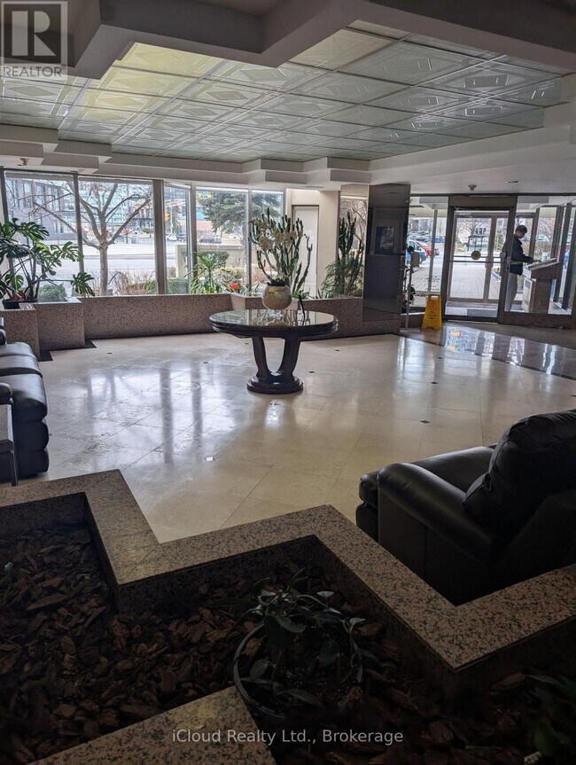 Building Photo - 400 Webb Dr