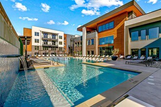 Building Photo - The Jameson at the Bluffs