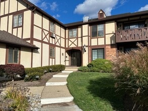 Building Photo - 4 Avon Ct