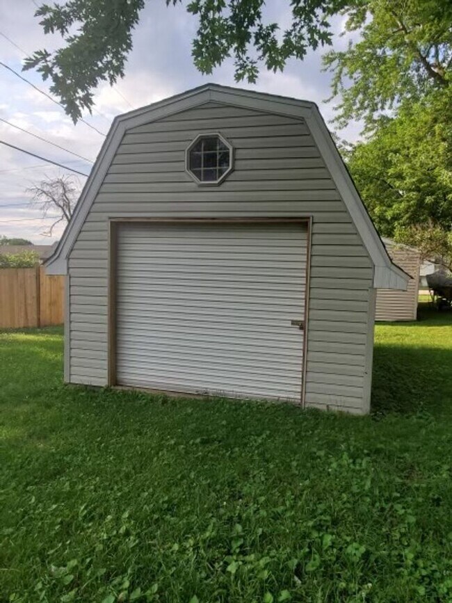 Building Photo - 3 bedroom - Finished basement with bonus room