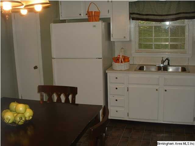 Building Photo - 512 17th Ave NW