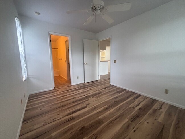 Foto del edificio - Refreshed 1 Bedroom/ 1Bath Condo in Gated Community