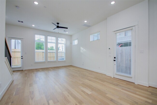 Foto del edificio - 3206 Live Oak St