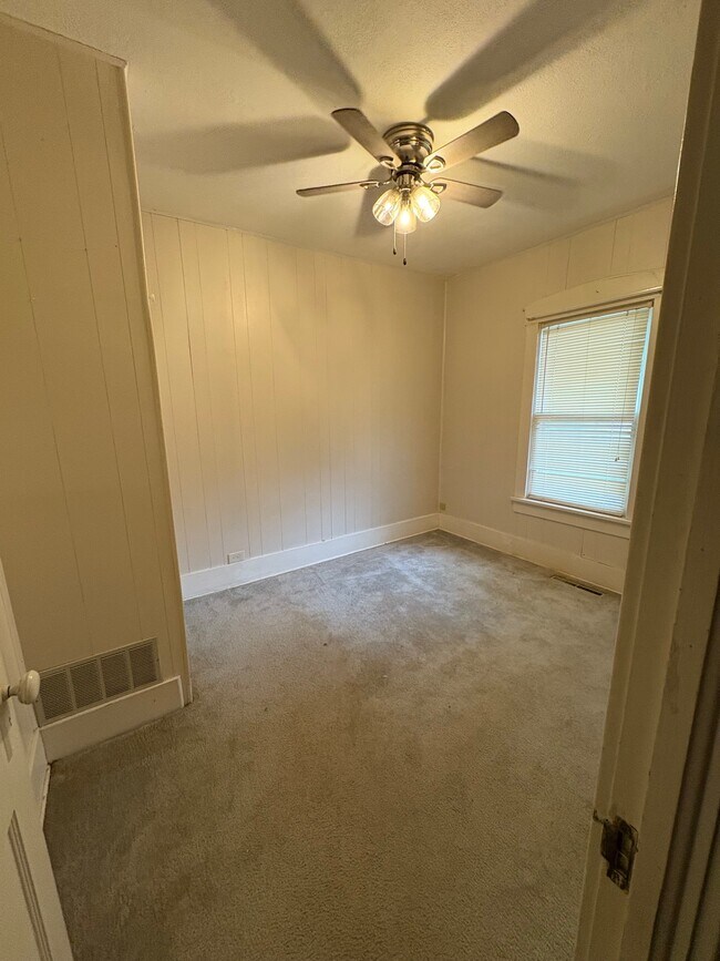 Foto del edificio - 614 W 3rd Ave