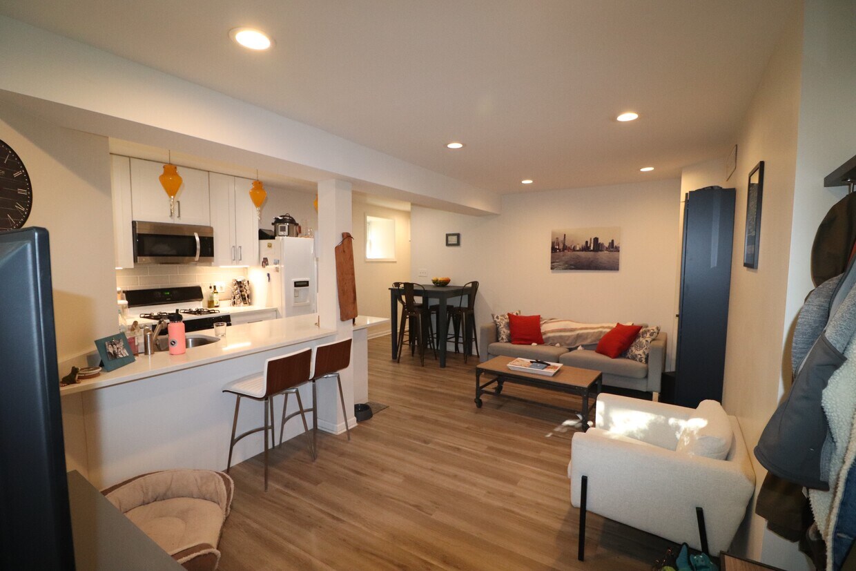 1413 N Oakley Blvd Unit Garden, Chicago, IL 60622 Condo for Rent in