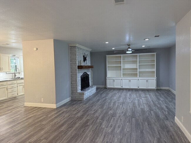 Foto del edificio - 3601 Oakwood Dr