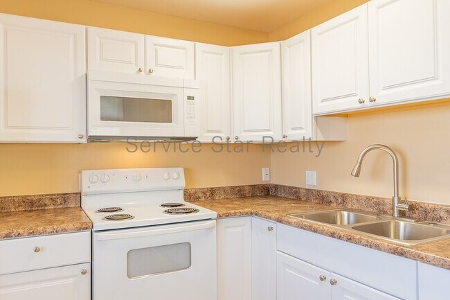 Building Photo - 735 E Hazel Dr