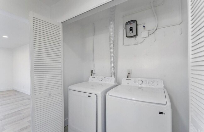 Foto del edificio - 240 NW 5th St