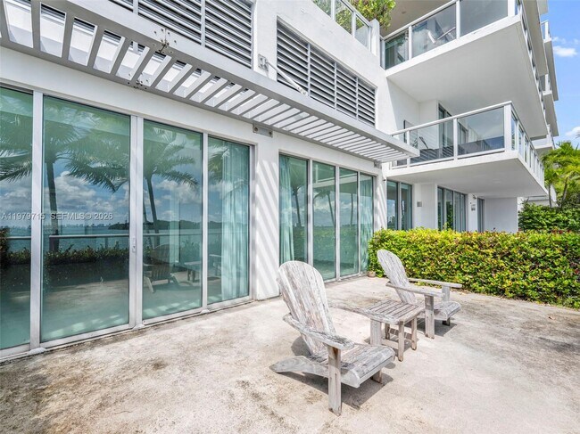 Foto del edificio - 720 NE 62nd St