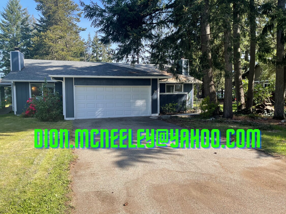 Separate driveway for each side. - 8038 N Bicentennial Loop SE