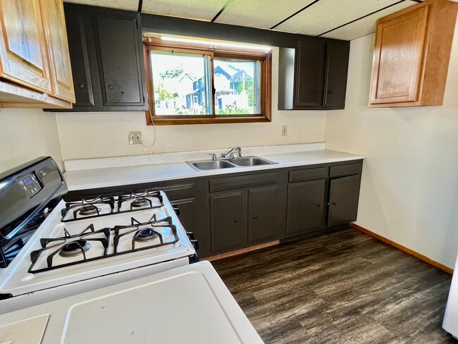includes stove and refrigerator - 526 Adams St