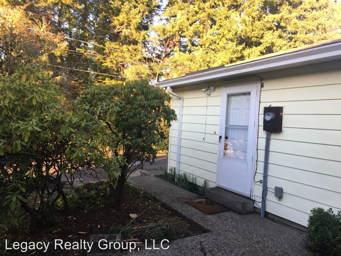 38770 Park St, Sandy, OR 97055 Room for Rent in Sandy, OR