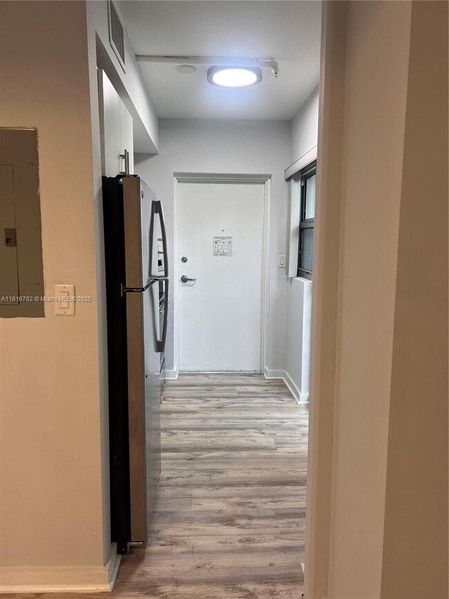 Building Photo - 4332 Collins Ave